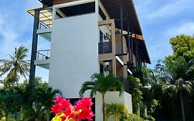 Olanro Negombo